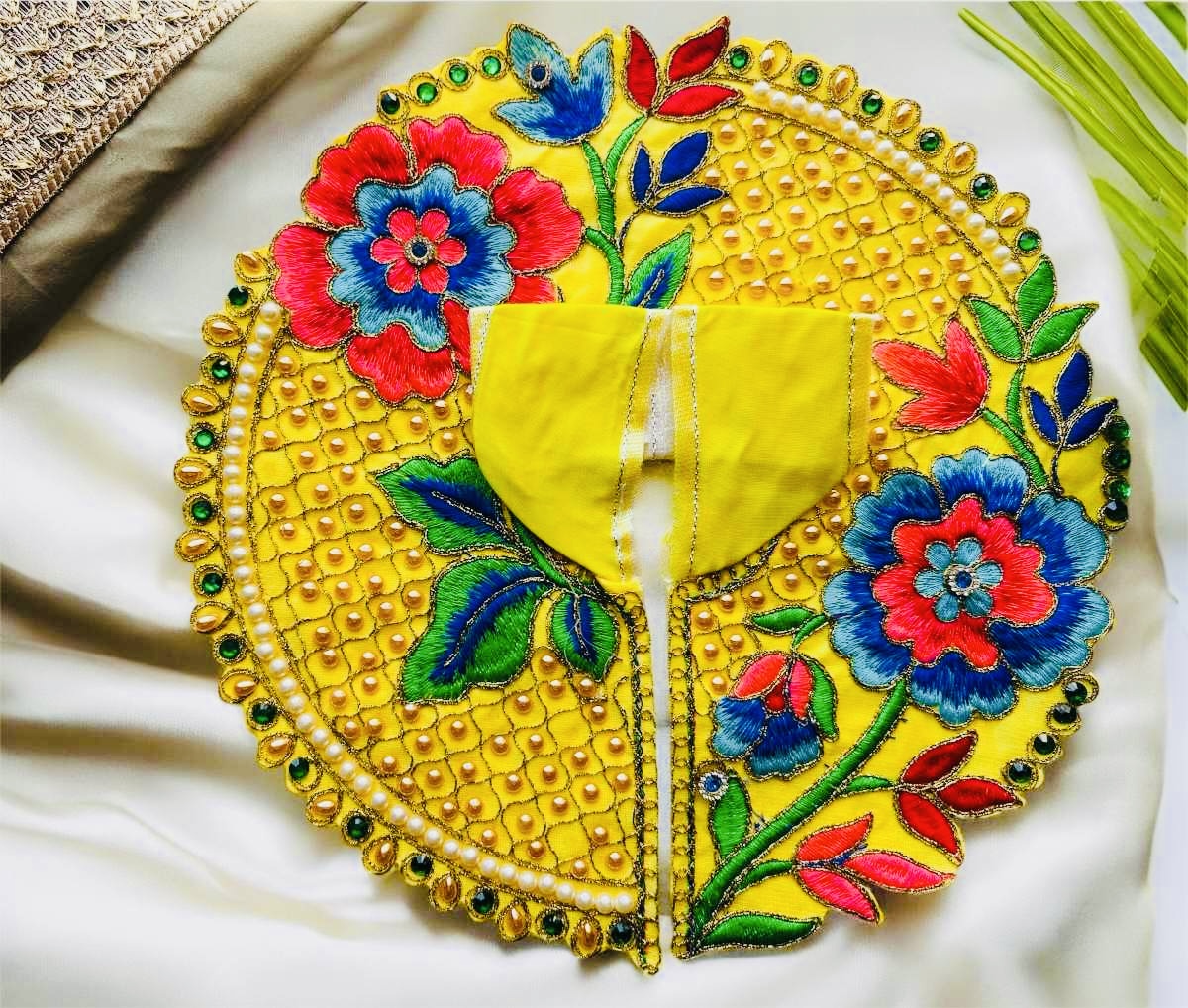 Krsnananda Pradayini Poshak thumbnail 2