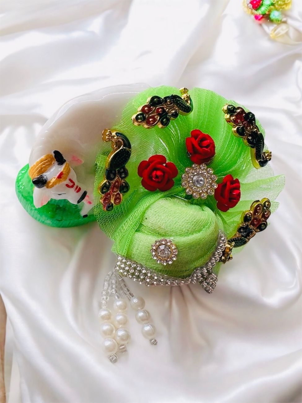 Madhavi Crown thumbnail 3