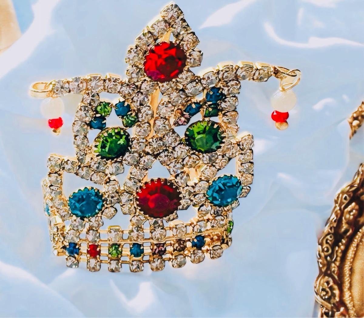 Vrindavananta Sancharine Polychromatic Crown thumbnail 2