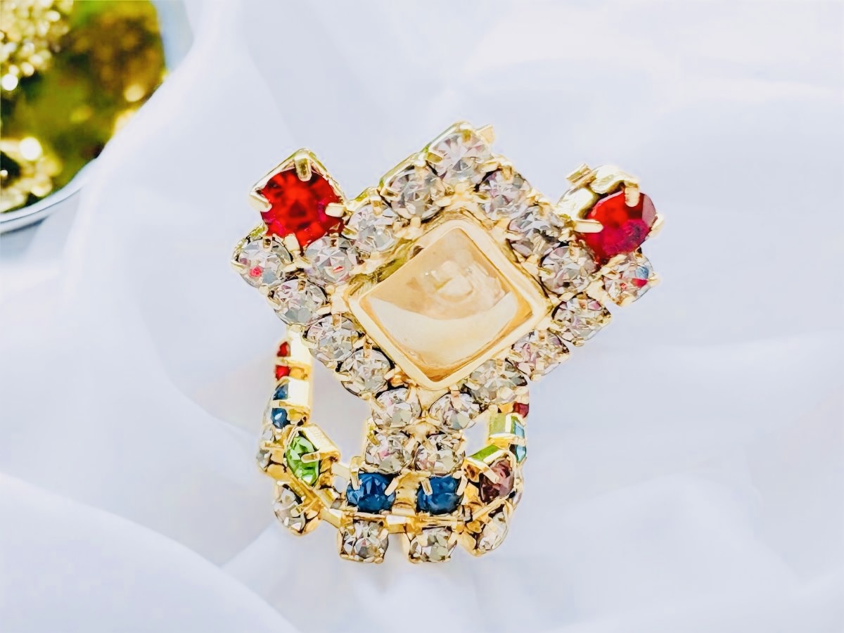 Moha Vimoha Crown