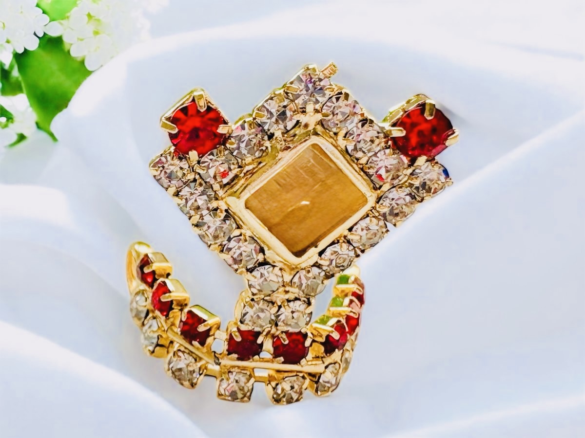 Moha Vimoha Crown thumbnail 5