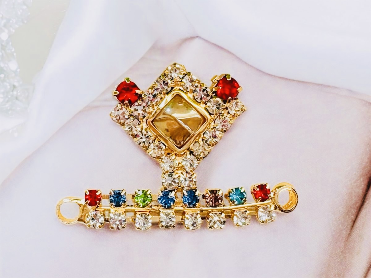 Moha Vimoha Crown thumbnail 2