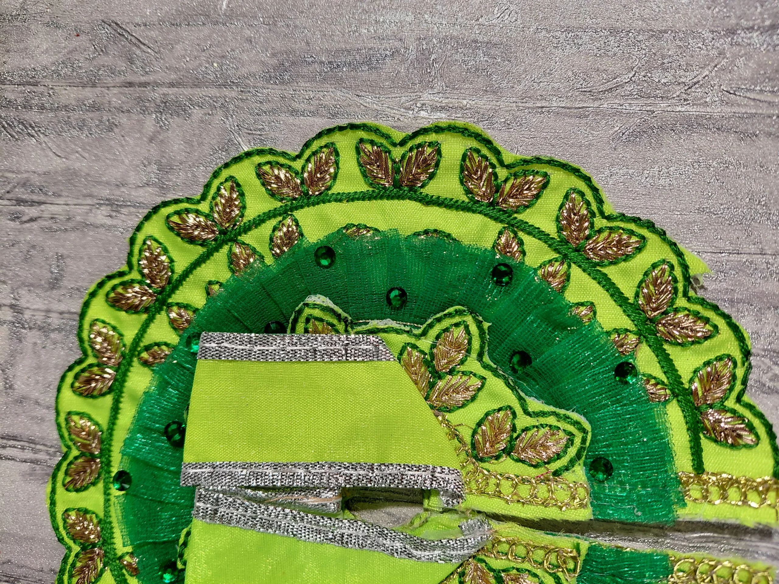 Amoha Poshak 6-Colour Combo angle 2