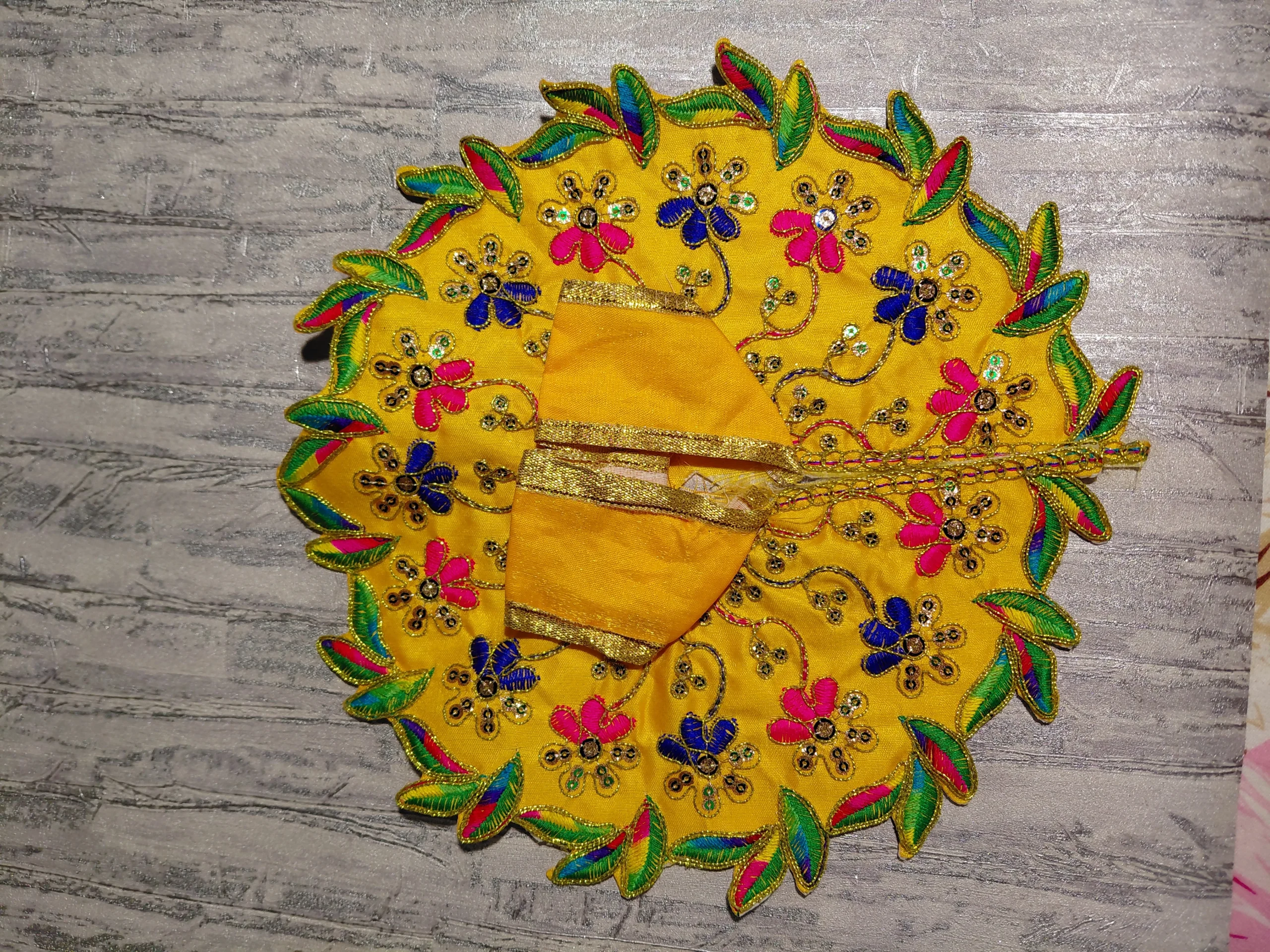 Gaur Kanti Golden Glow Poshak angle 3