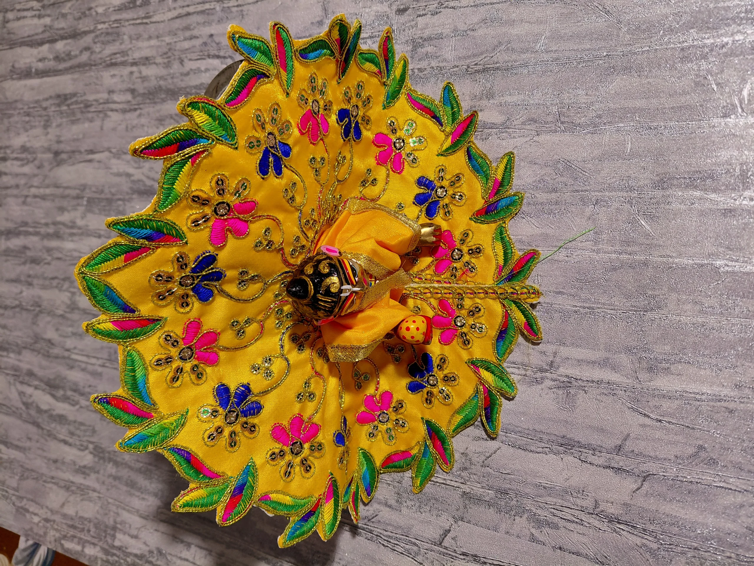 Gaur Kanti Golden Glow Poshak angle 5