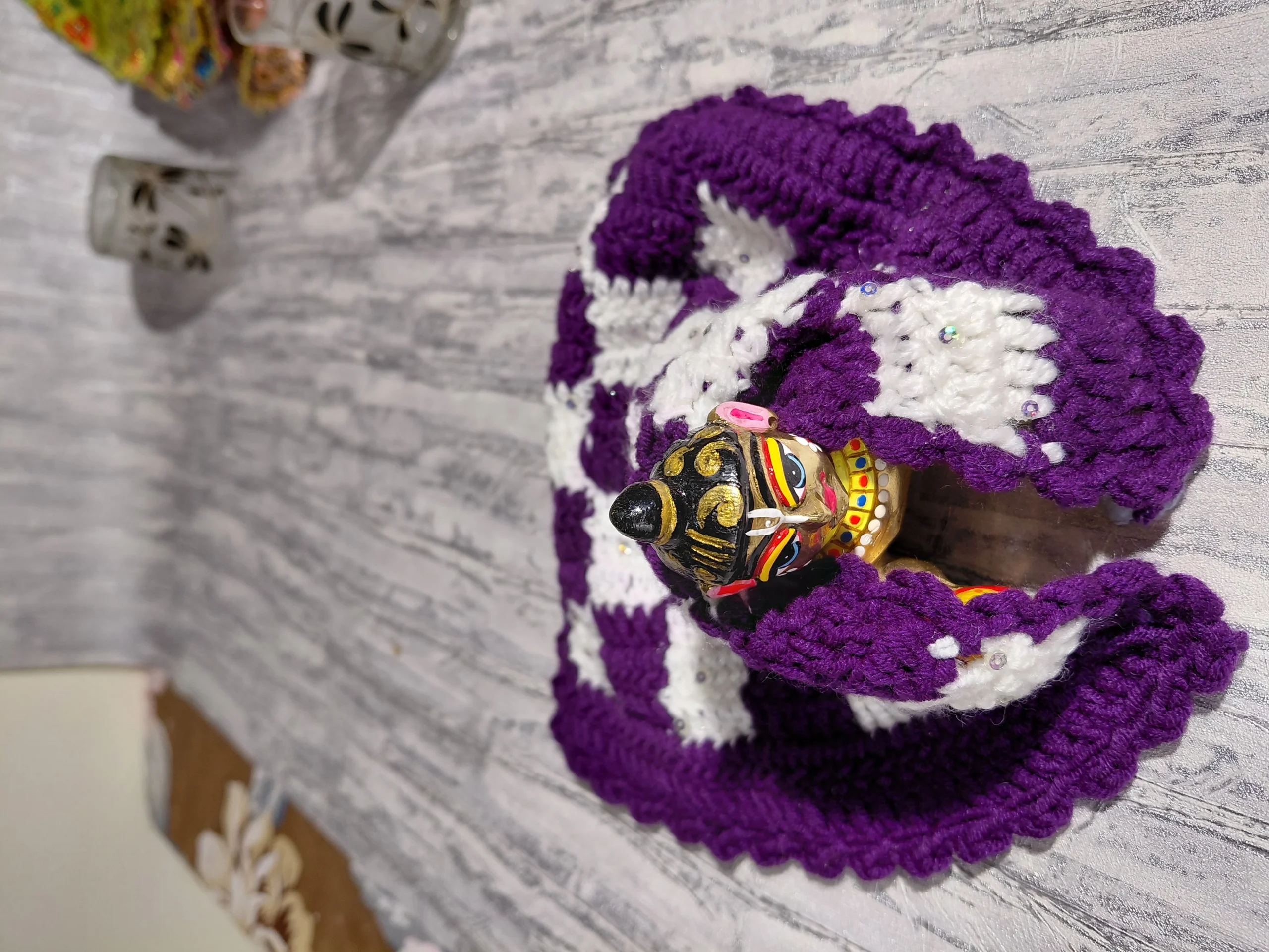 Gaur Hari Lilac Quilt angle 5
