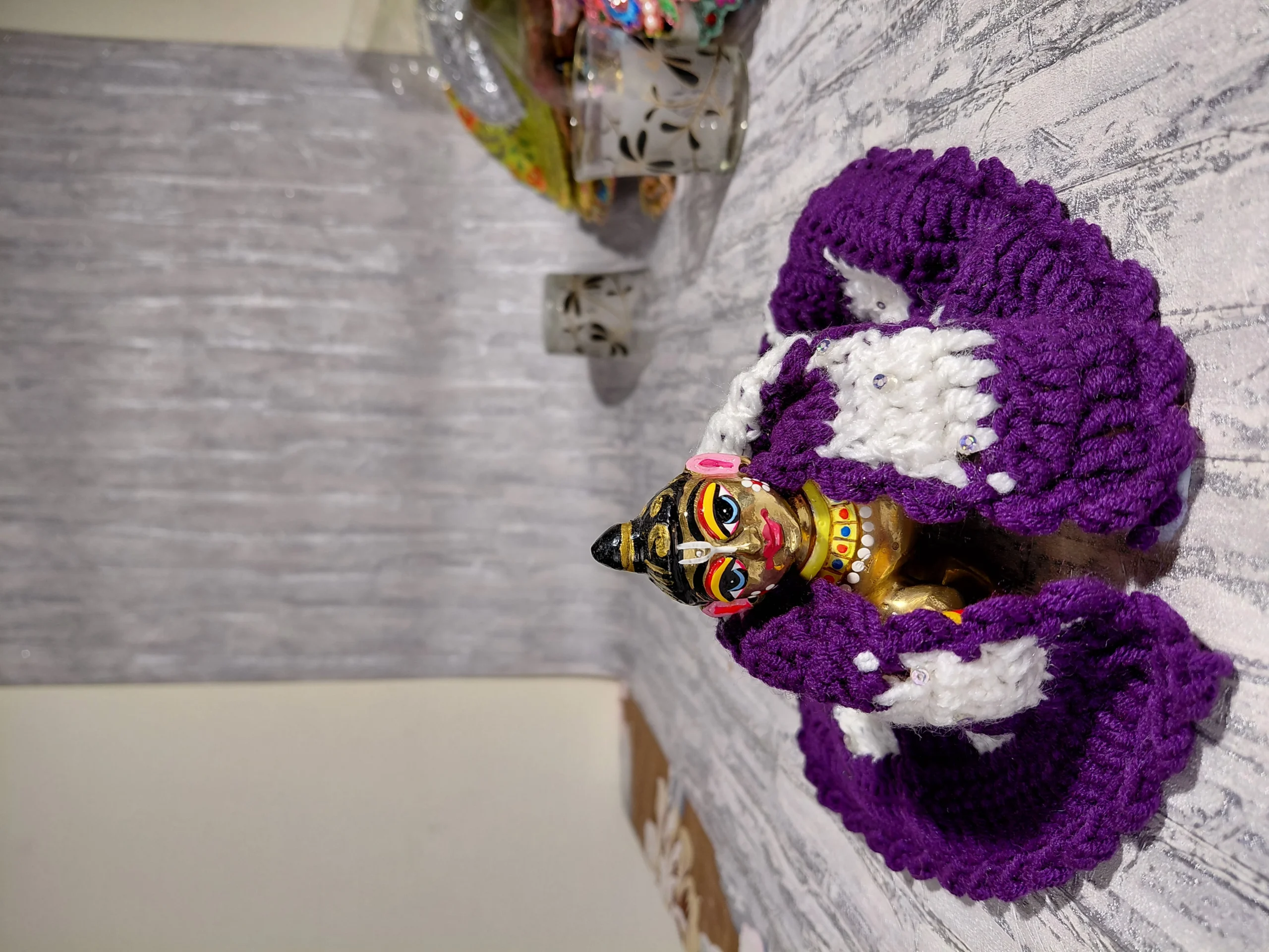 Gaur Hari Lilac Quilt angle 6